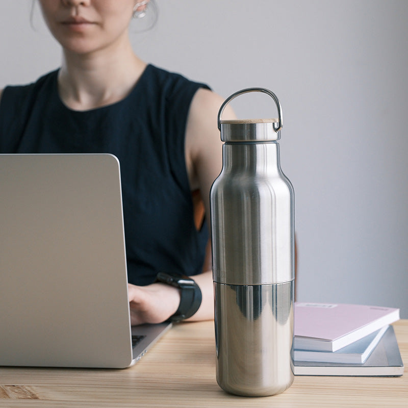 20oz-rise-reflect-with-bamboo-cap-q0 20oz_rise_reflect_desk_laptop_square.jpg