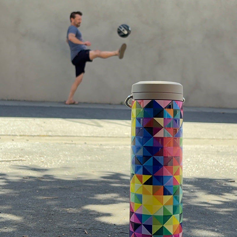 20oz-tkwide-with-twist-cap-mosaic-e6 20oz_tkwide_bottle_seasonal_mosaic_soccerball_player_square.jpg