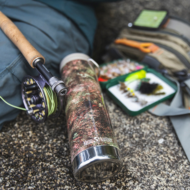 20oz-tkwide-with-cafe-cap-mossy-oak-y4 20oz_tumbler_mossyoak_rainbowtrout_flyfish_top_square.jpg