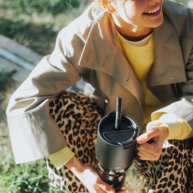 26oz-rise-tumbler-with-straw-lid-q7 26oz_rise_tumbler_black_woman_topview_square.jpg