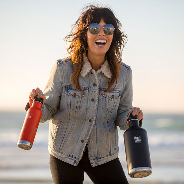64oz-classic-with-loop-cap-z7 64oz_insulated_classic_black_beach_smile_square.jpg