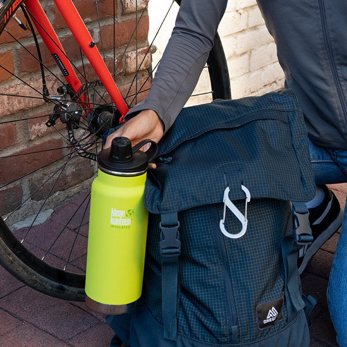 tkwide-chug-cap-a1 K32TKWSSL-JP-Bottle-Biking-Chug-Cap-lifestyle.jpg