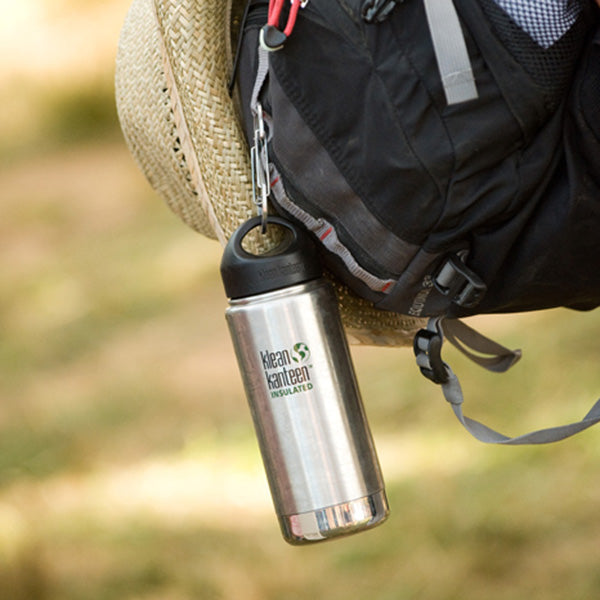 steel-s-biner-3-j6 carabiner_steel_bottle_backpack_lifestyle_dd4fef2d-f5d2-4f32-ac05-c706bd6b518e.jpg