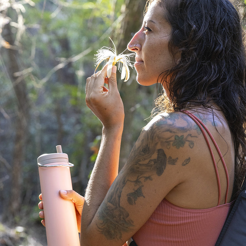20oz-tkwide-with-twist-cap-t1 tkwide_20oz_insulated_bottle_twist_woman_flower_costarica_square.jpg