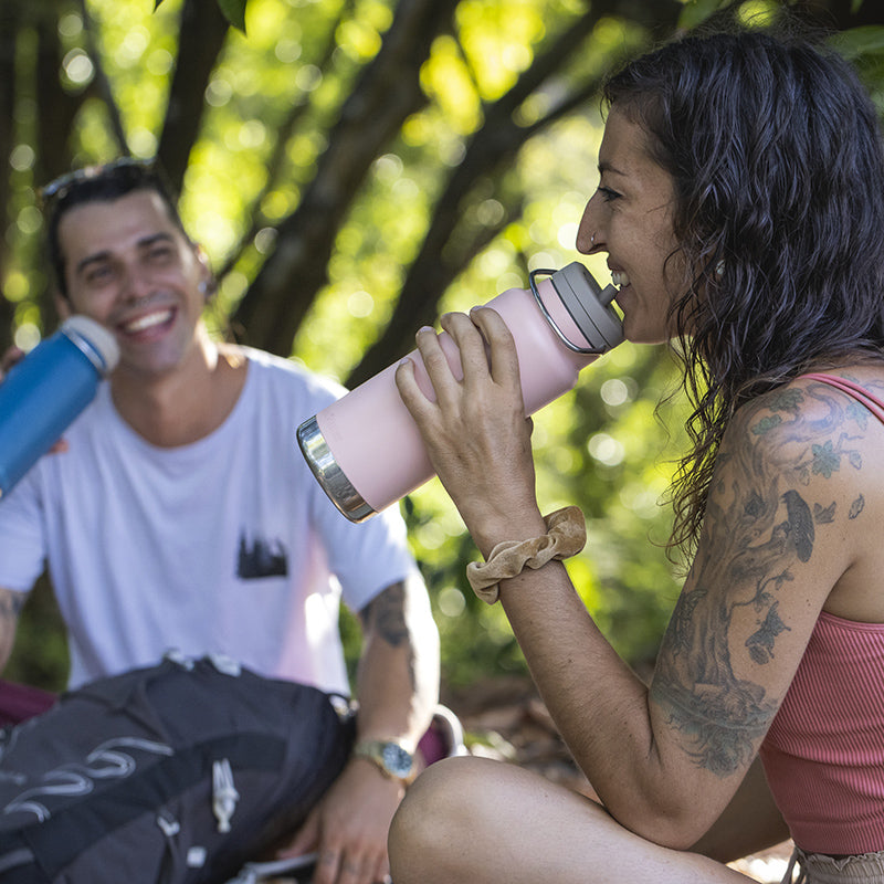 32oz-tkwide-with-twist-cap-q4 tkwide_32oz_insulated_bottle_twist_costarica_couple_drink_square.jpg